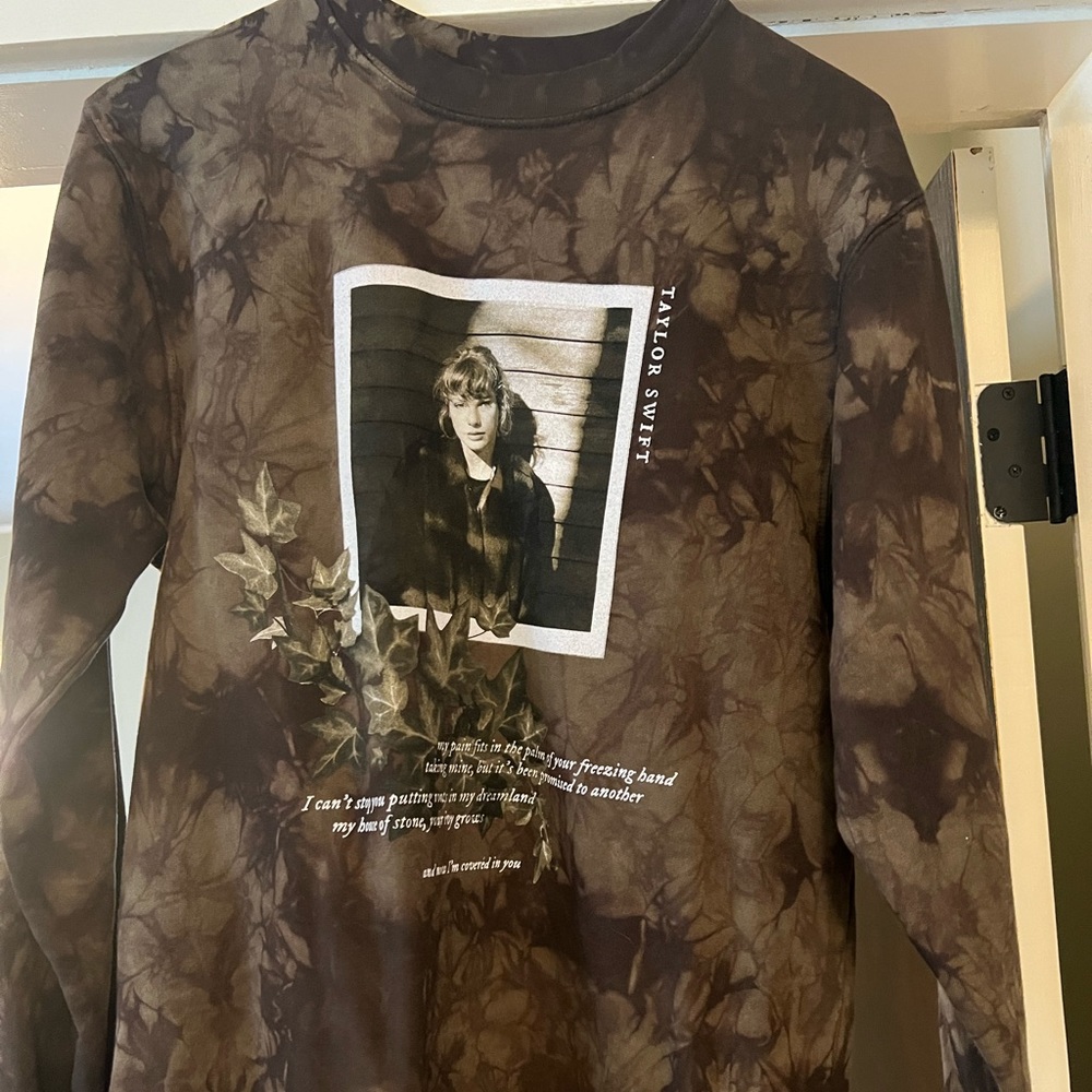 Taylor Swift Ivy Crewneck